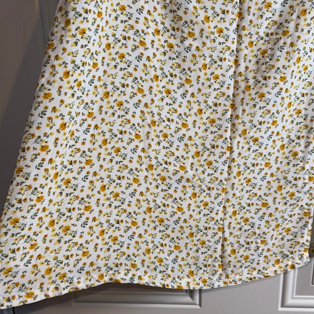 Hollister- NWT Yellow Floral Mini Skirt Size Large - Picture 6 of 10